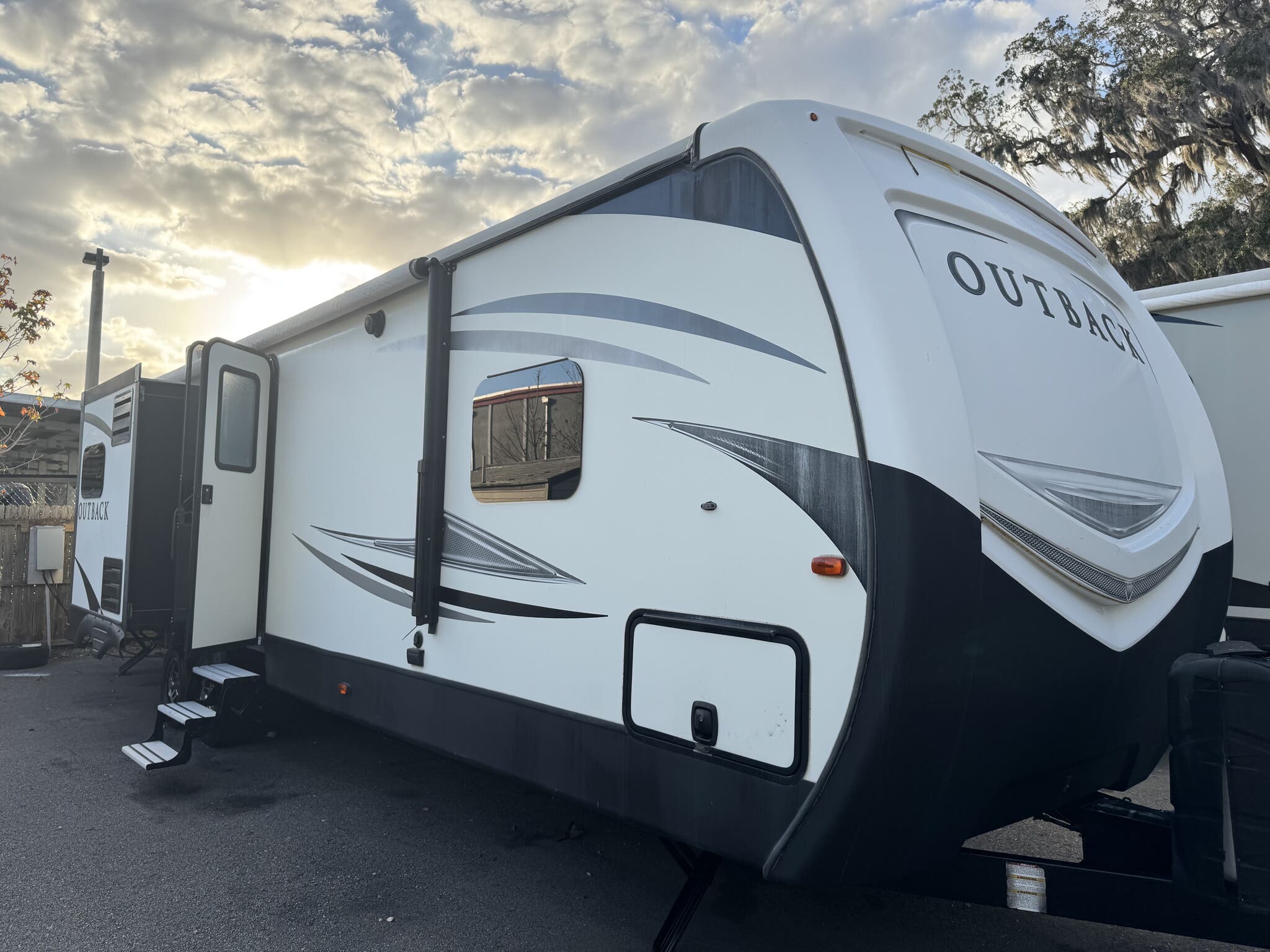 2018 Keystone Outback Super-Lite 325BH, $ 21,500