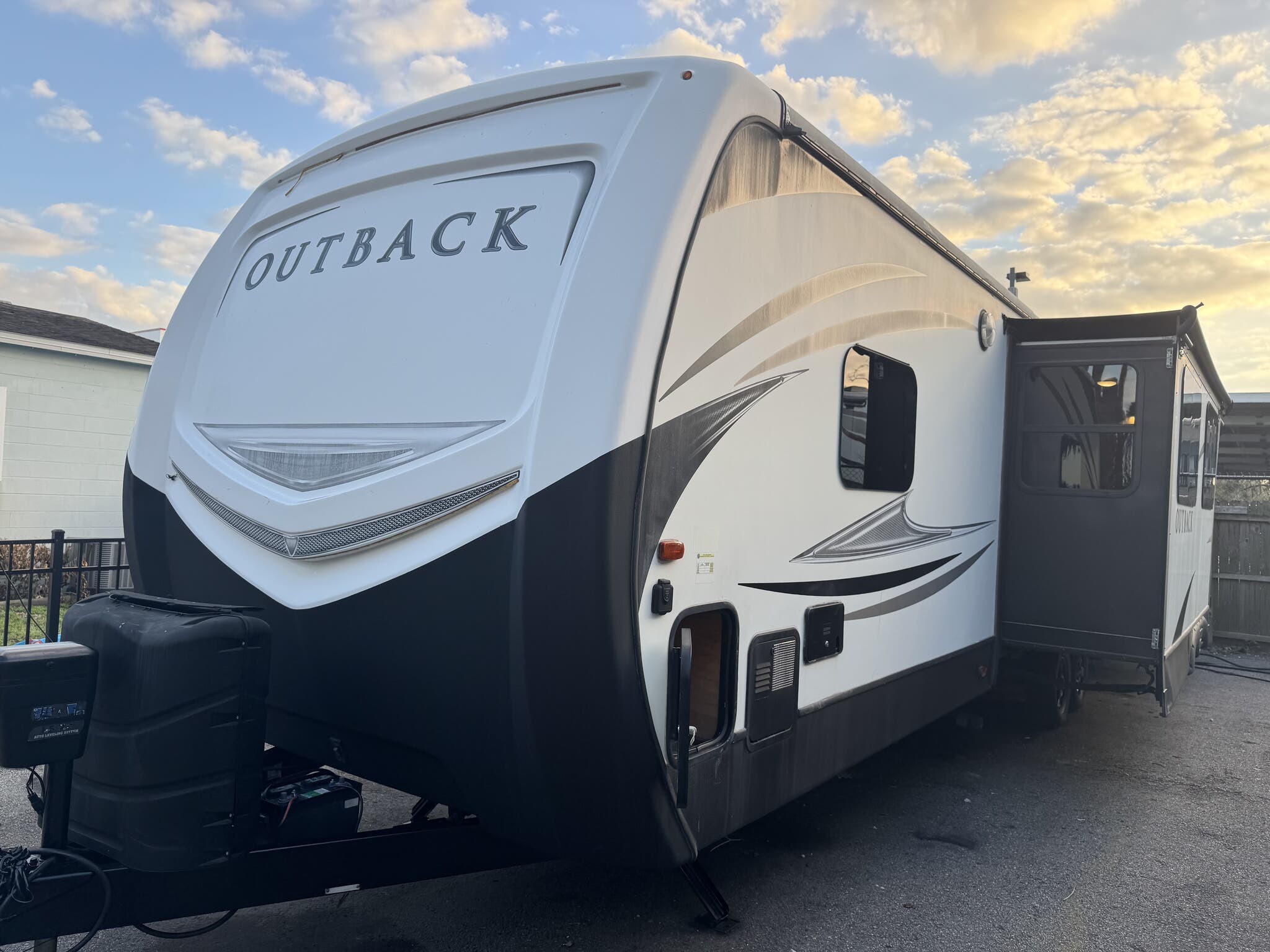 2018 Keystone Outback Super-Lite 325BH, $ 21,500
