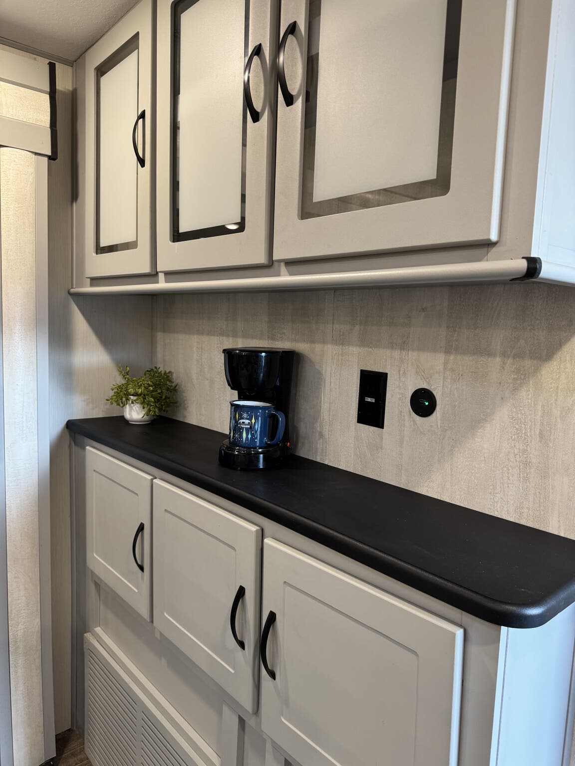 2023 Forest River Vibe 28RL, $ 31,500