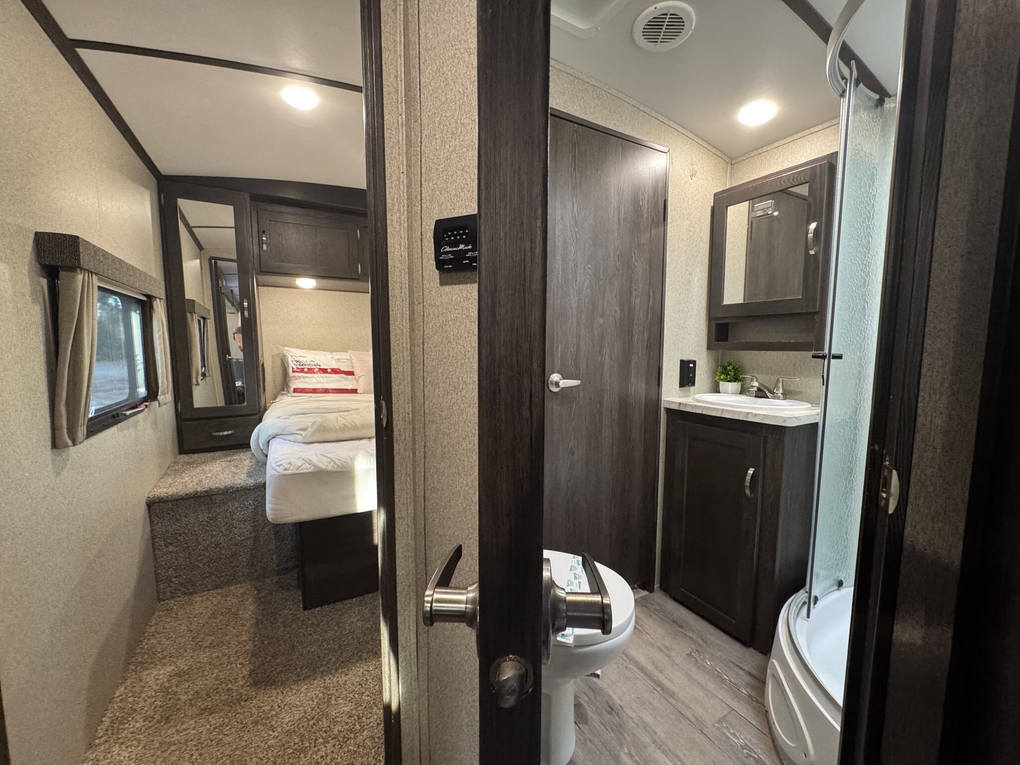 2018 Keystone Outback Super-Lite 325BH, $ 21,500