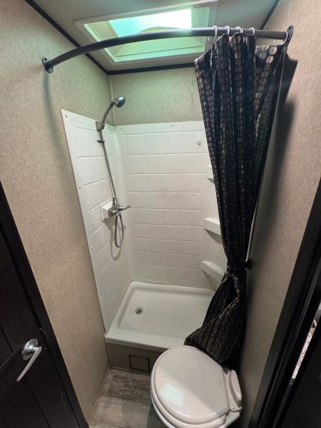 2017 Forest River XLR Hyper Lite Toy Hauler, $ 14,900