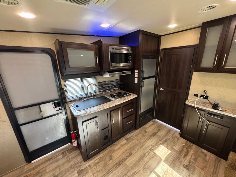 2017 Forest River XLR Hyper Lite Toy Hauler, $ 14,900