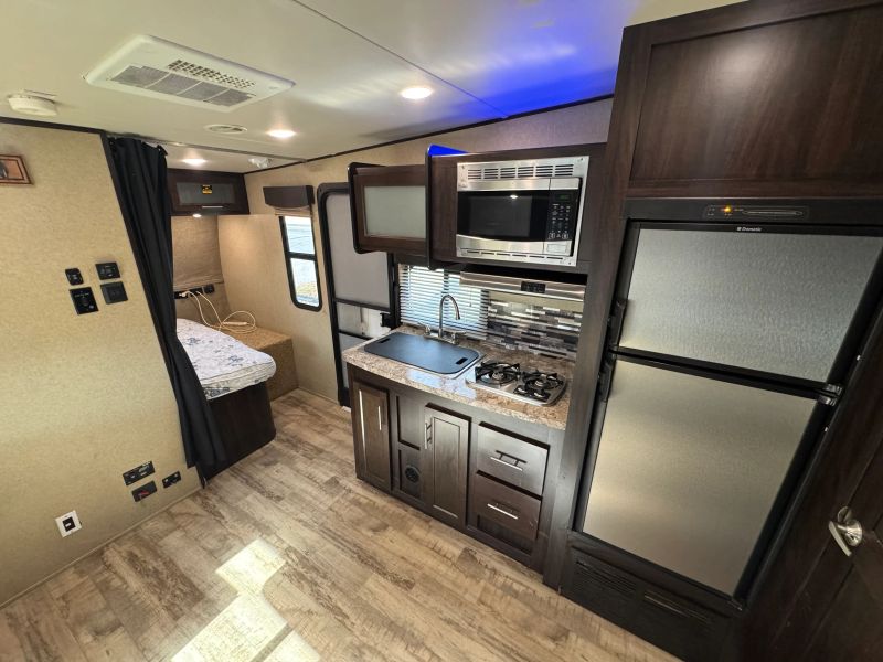 2017 Forest River XLR Hyper Lite Toy Hauler, $ 14,900