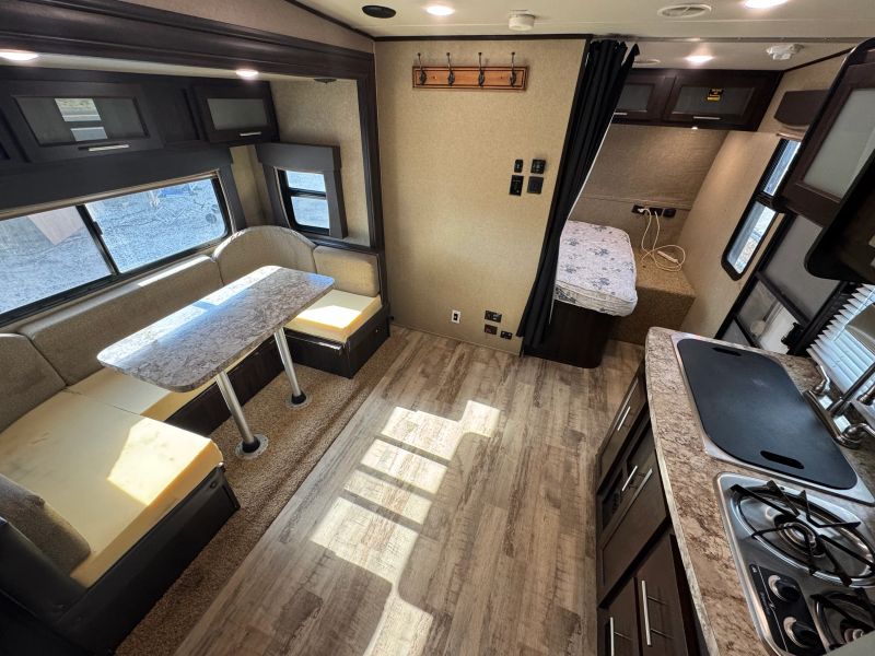 2017 Forest River XLR Hyper Lite Toy Hauler, $ 14,900