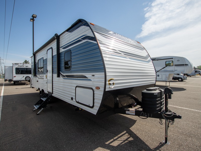 2024 CrossRoads Zinger Lite ZR252BH, $ 17,990