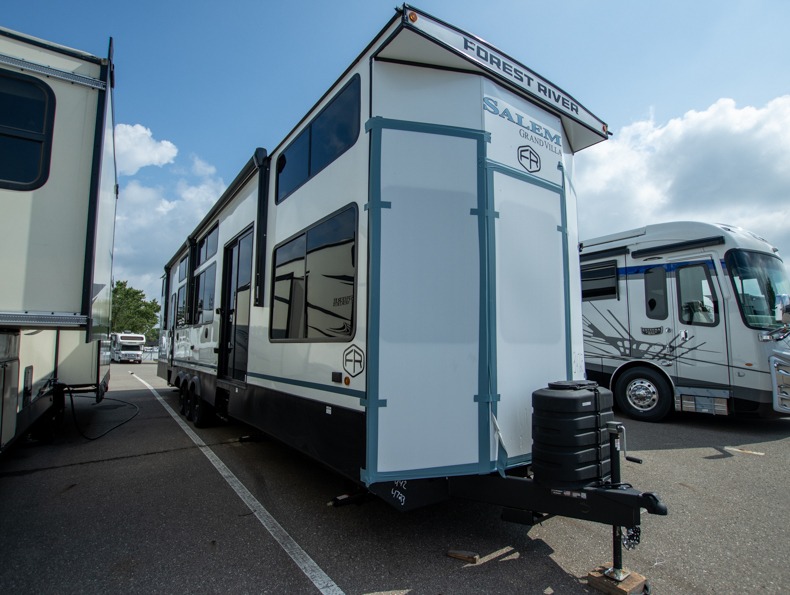 2026 Forest River Salem Villa 44ZEN, $ 107,426