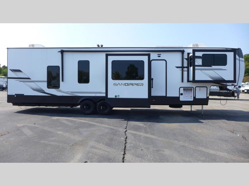 2025 Forest River Sandpiper 3990FL, $ 103,345