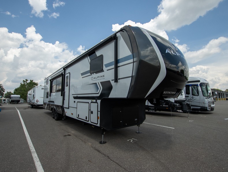 2026 Keystone Alpine Avalanche Edition 390DS, $ 110,305