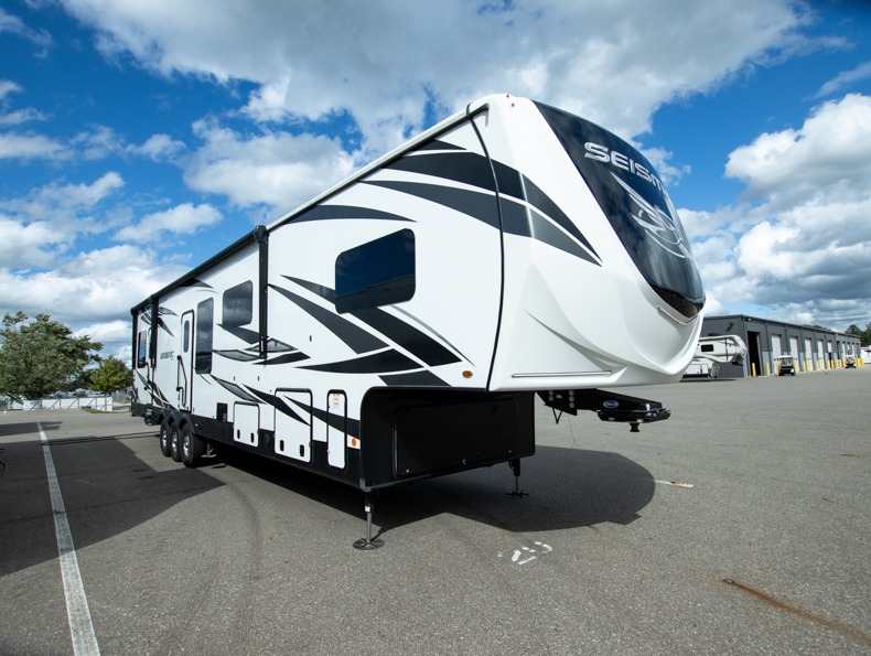 2020 Jayco Seismic 4013, $ 0