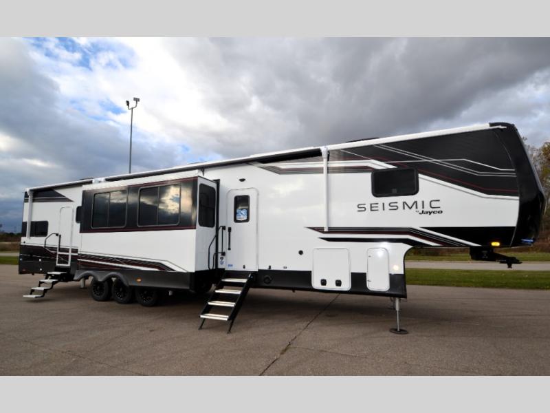 2026 Jayco Seismic 395, $ 141,054