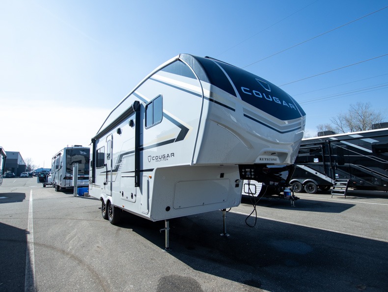2026 Keystone Cougar Half-Ton (Fifth Wheel) 23MLE, $ 68,643