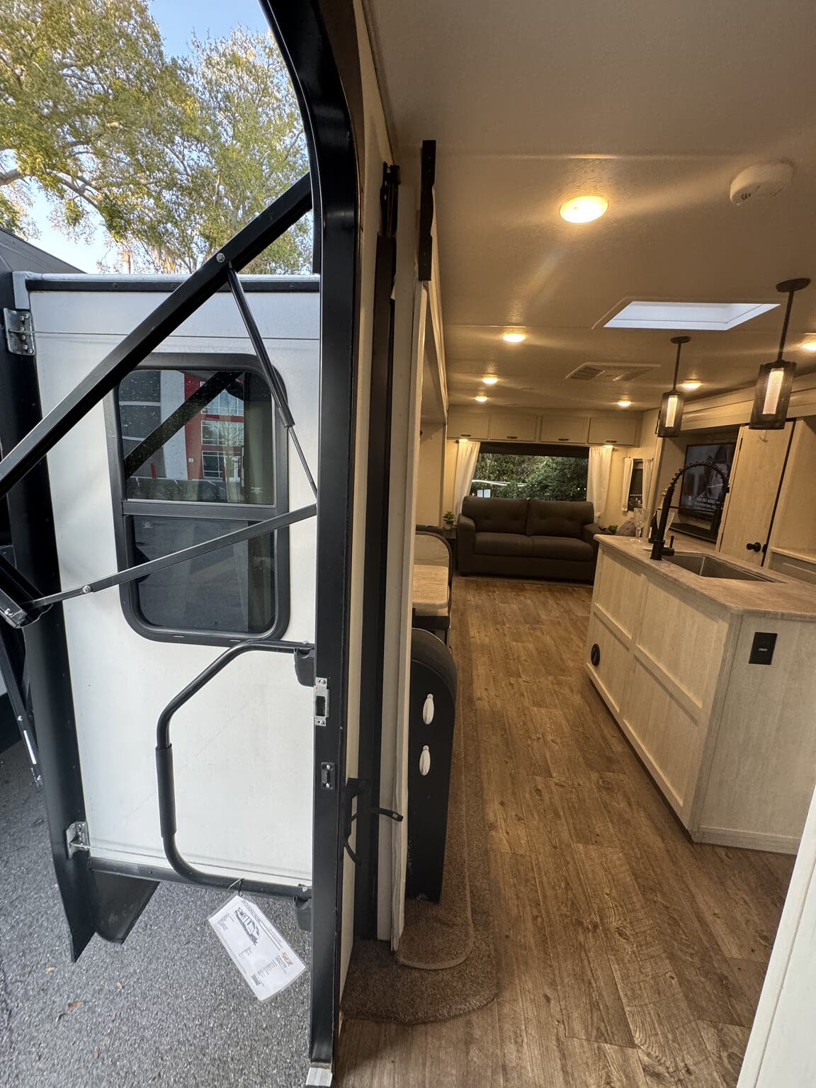 2023 Forest River Vibe 28RL, $ 28,300