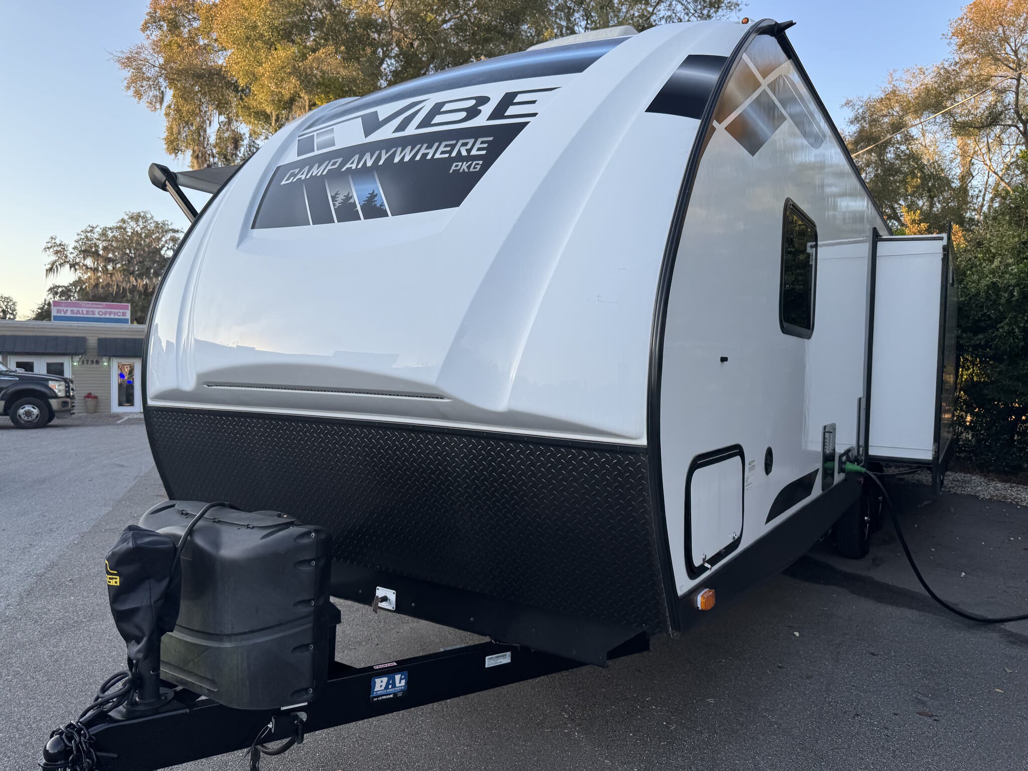 2023 Forest River Vibe 28RL, $ 28,300