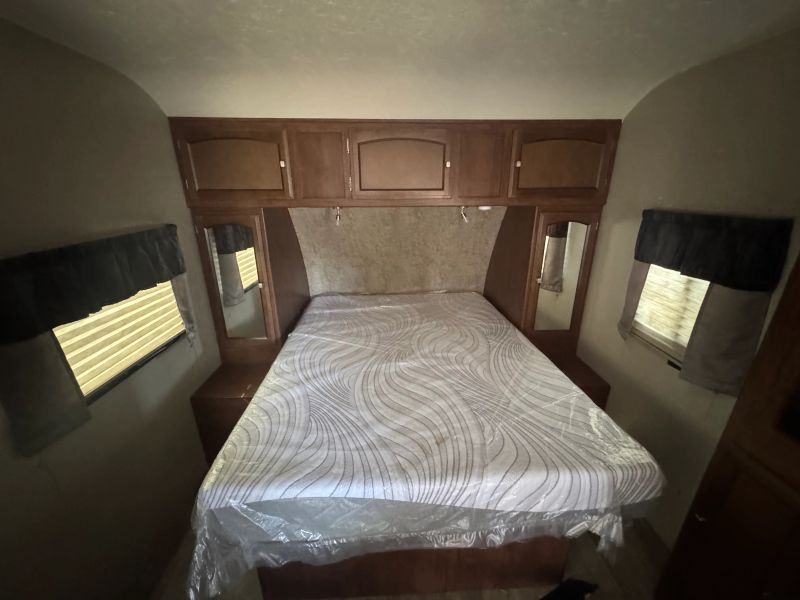 2017 Coachmen Freedom Exp Ultra Lite, $ 9,900