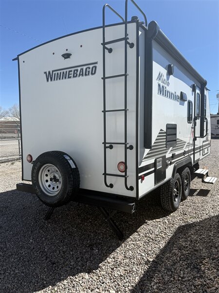 2021 Winnebago Micro Minnie, $ 19,998