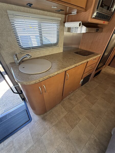 2008 Thor Motor Coach SIESTA 24SB, $ 47,500