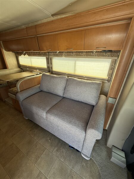 2008 Thor Motor Coach SIESTA 24SB, $ 47,500