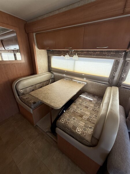 2008 Thor Motor Coach SIESTA 24SB, $ 47,500