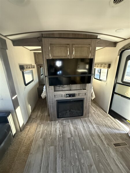 2019 Winnebago Minnie Plus 27RBDS, $ 19,750