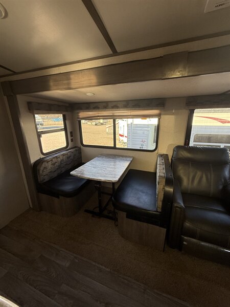 2019 Winnebago Minnie Plus 27RBDS, $ 19,750