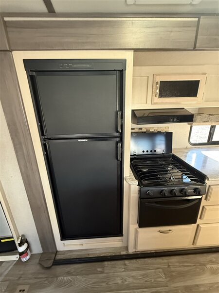 2019 Winnebago Minnie Plus 27RBDS, $ 19,750
