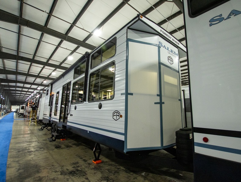 2026 Forest River Salem Villa Series 40FKP, $ 0