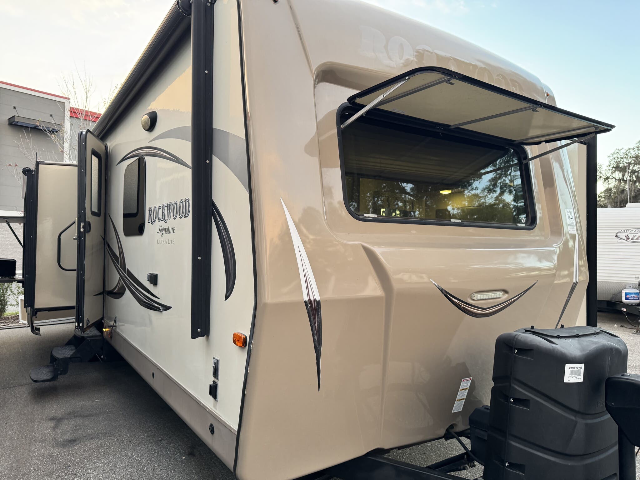2016 Forest River Rockwood Signature Ultra Lite 83, $ 21,950