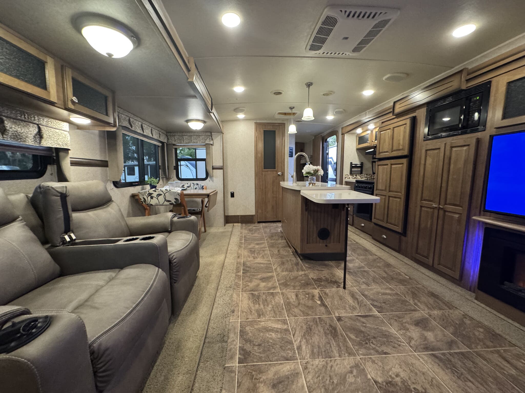 2016 Forest River Rockwood Signature Ultra Lite 83, $ 21,950