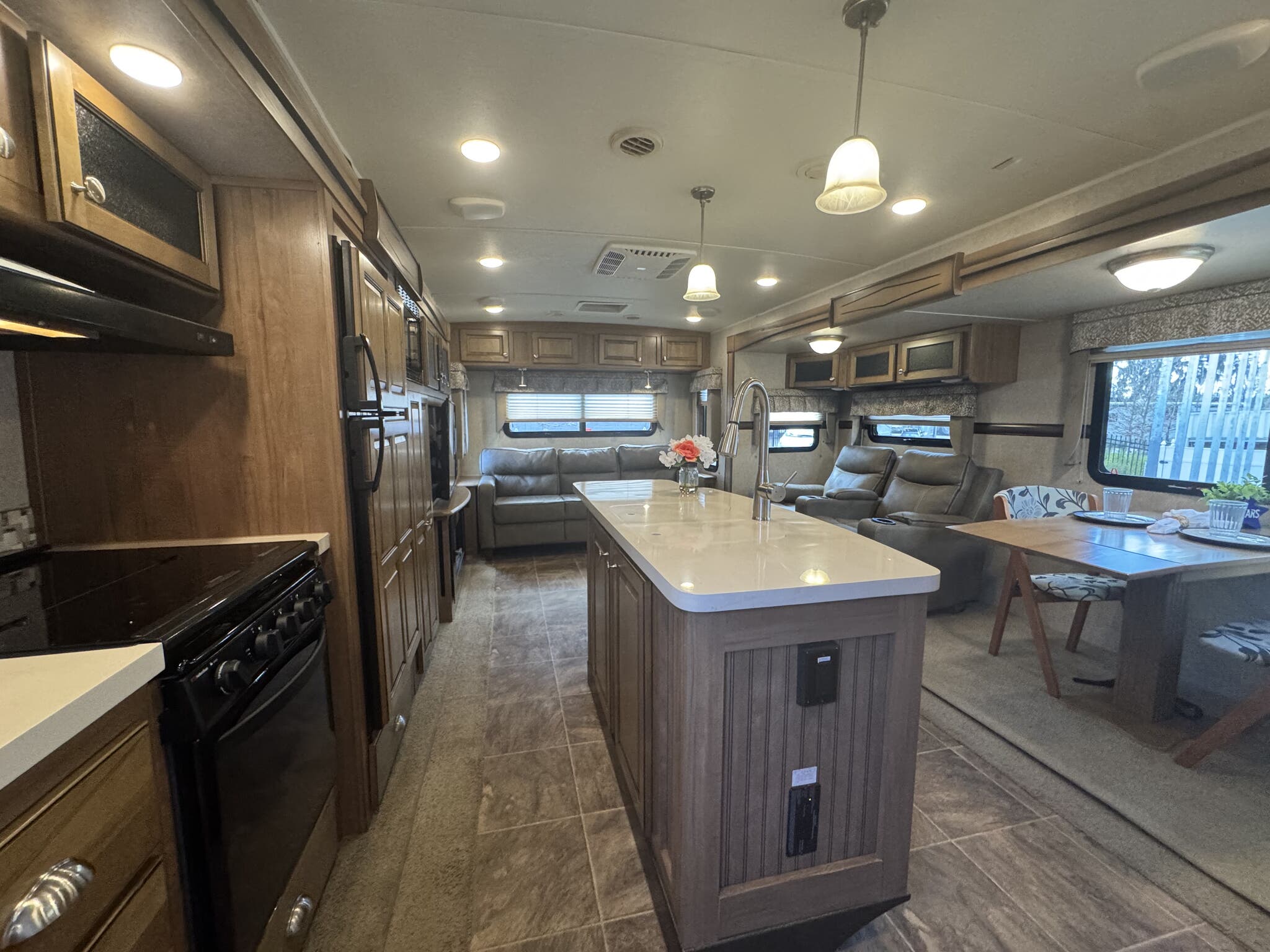 2016 Forest River Rockwood Signature Ultra Lite 83, $ 21,950