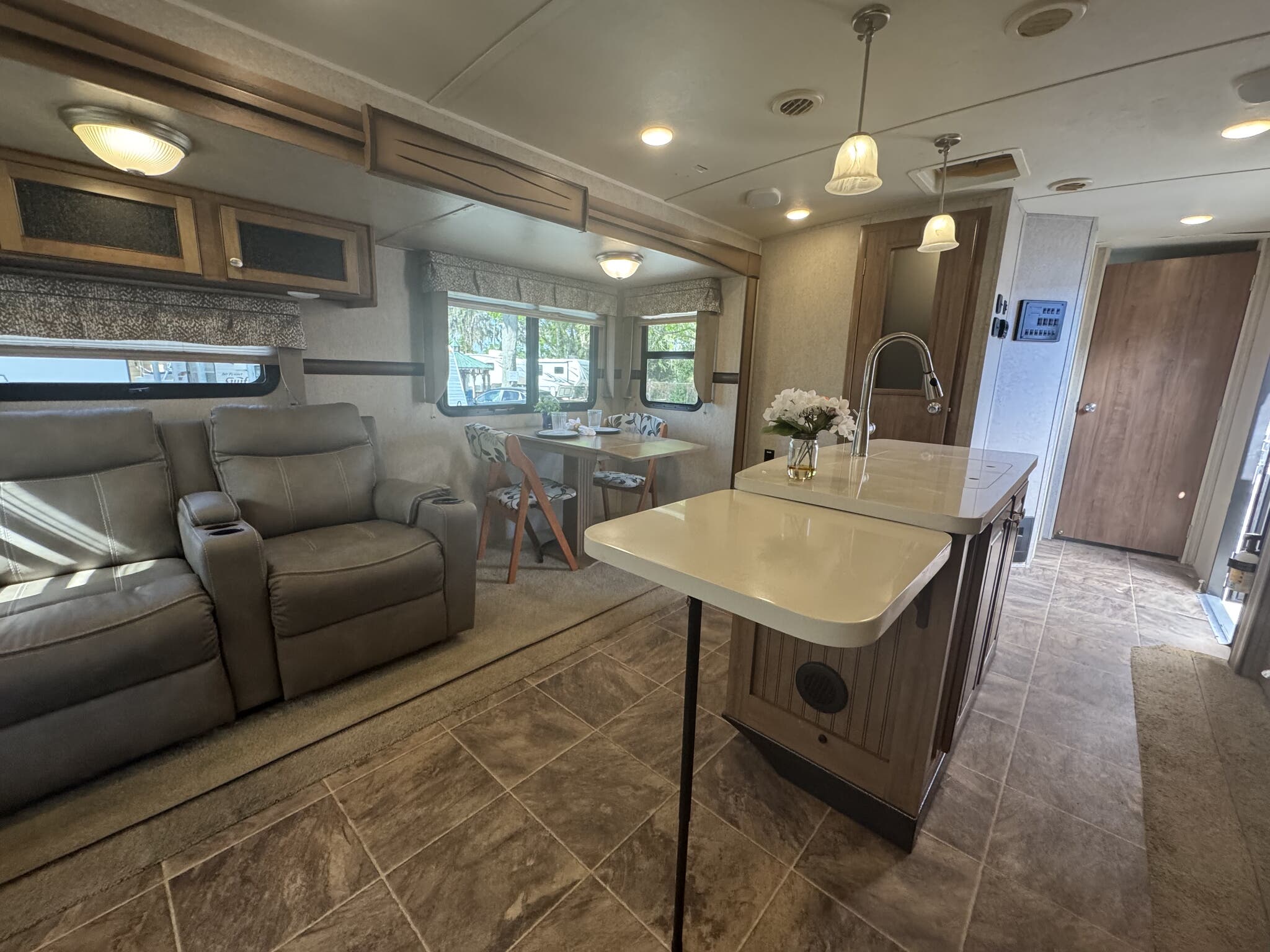 2016 Forest River Rockwood Signature Ultra Lite 83, $ 21,950