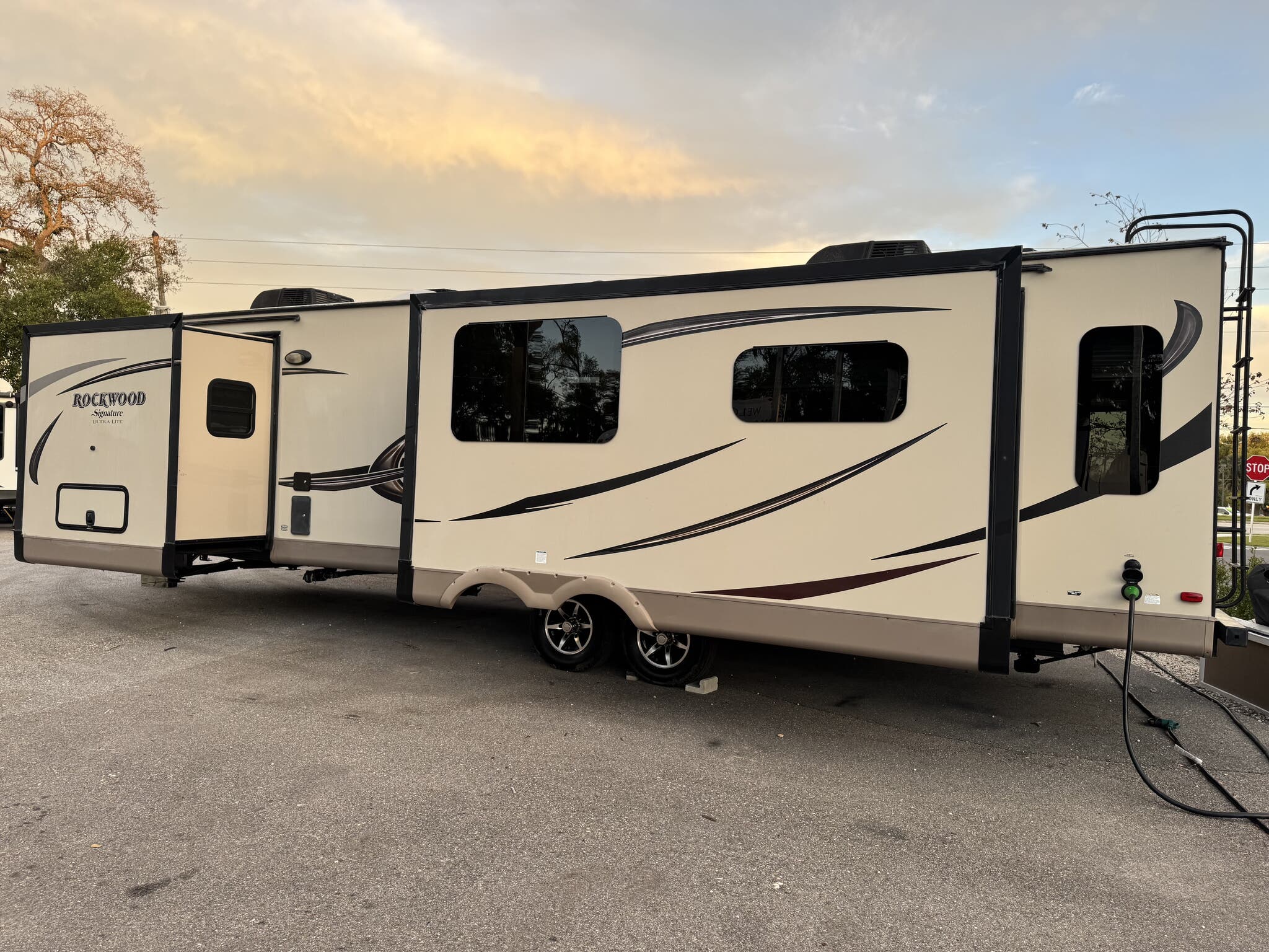 2016 Forest River Rockwood Signature Ultra Lite 83, $ 21,950