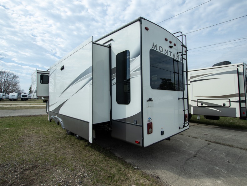 2020 Keystone Montana 3121RL, $ 0