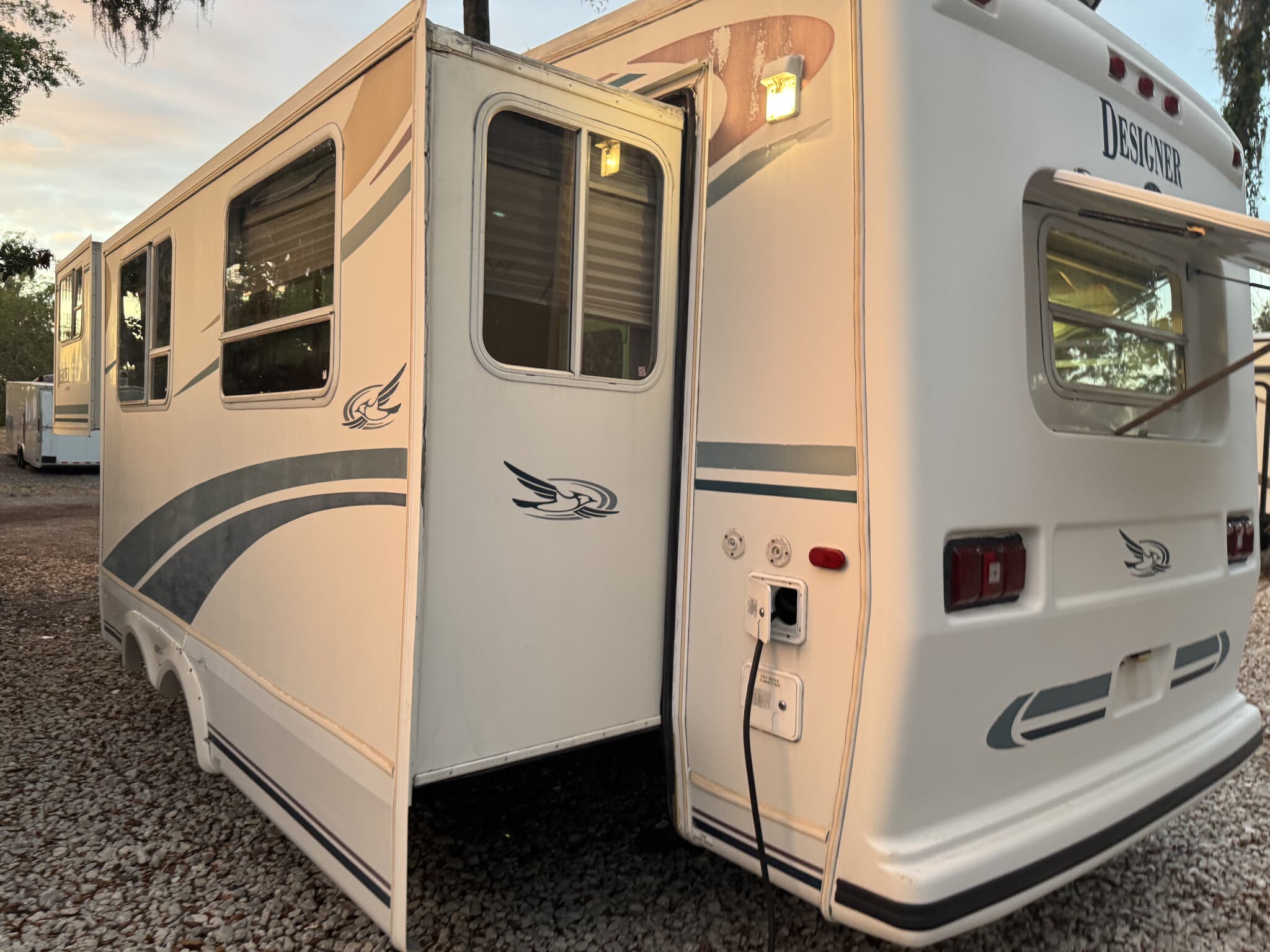 2000 Jayco Designer 2930RKS, $ 5,900