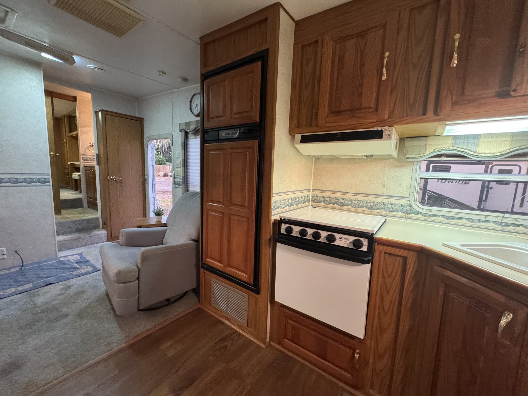 2000 Jayco Designer 2930RKS, $ 5,900