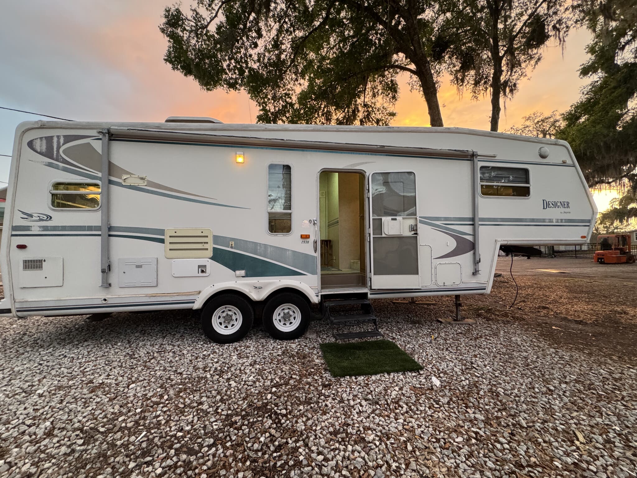 2000 Jayco Designer 2930RKS, $ 5,900
