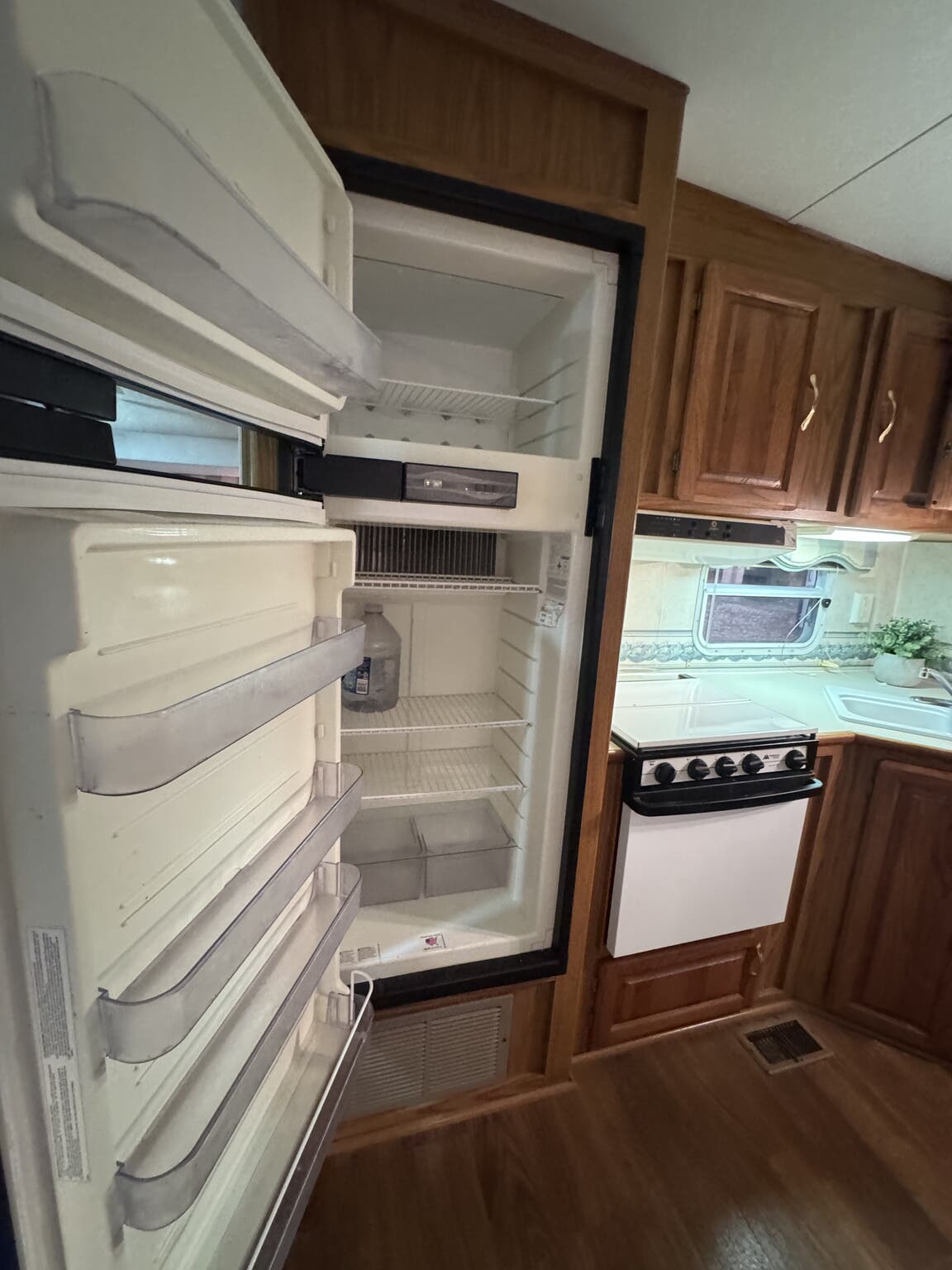 2000 Jayco Designer 2930RKS, $ 5,900