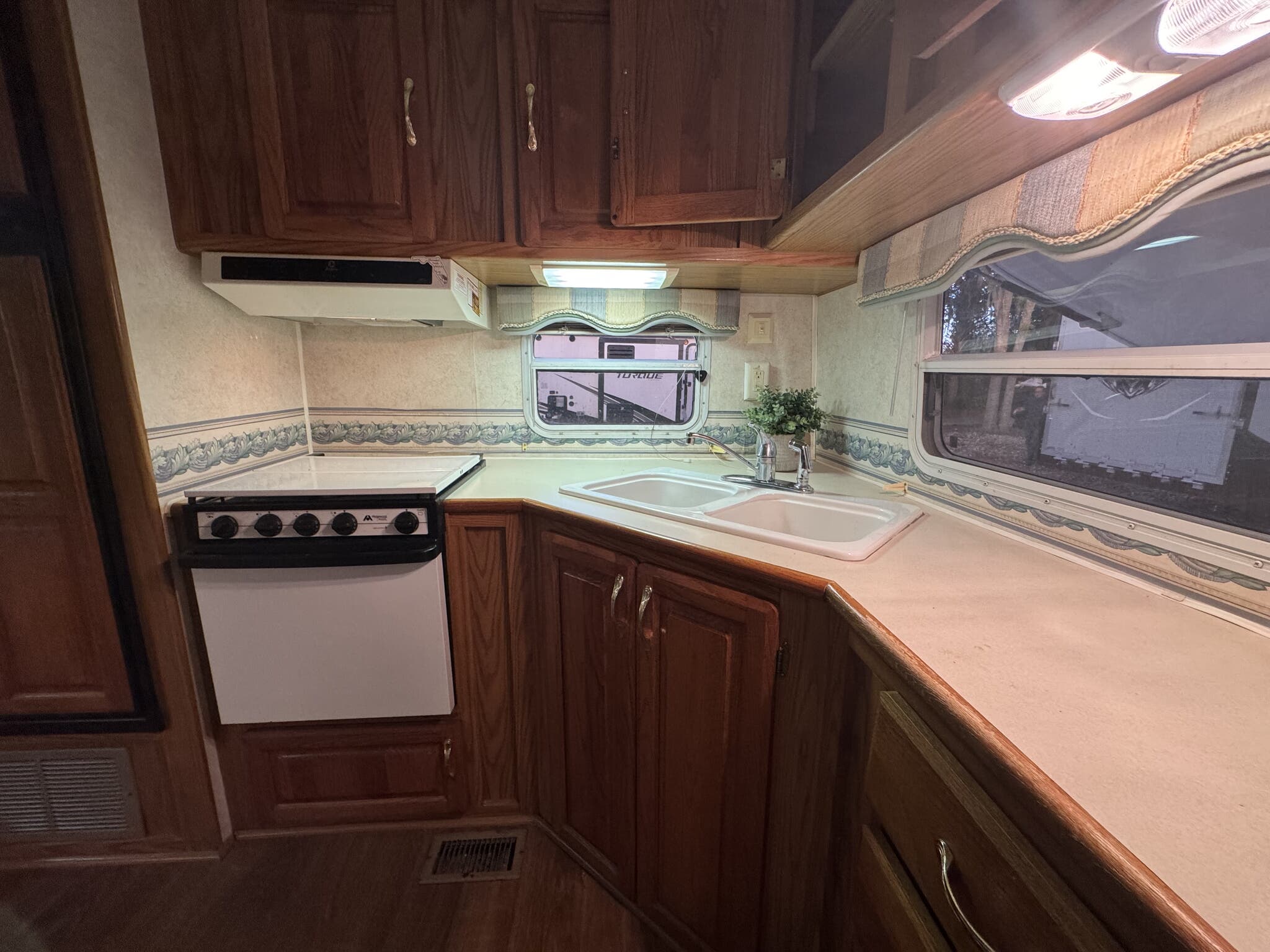 2000 Jayco Designer 2930RKS, $ 5,900