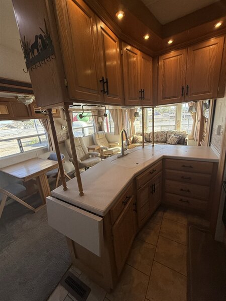 2005 Newmar Kountry Star, $ 16,995