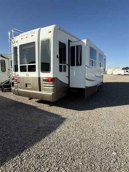 2005 Newmar Kountry Star, $ 16,995