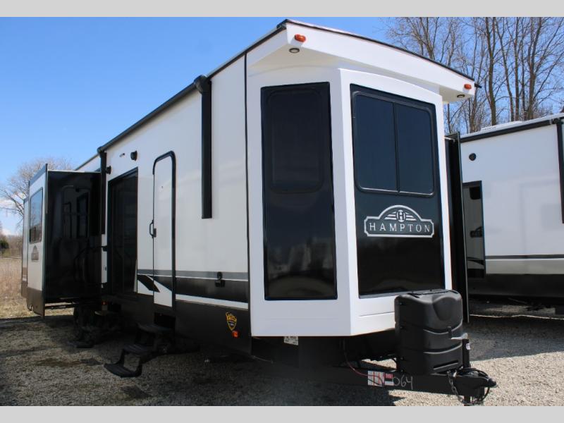 2023 CrossRoads Hampton HP380RKS, $ 54,999