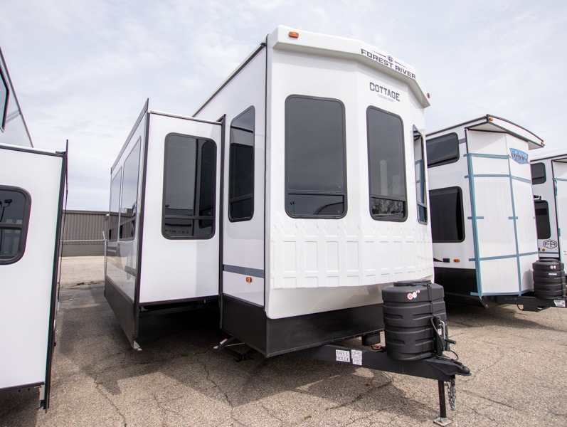 2025 Forest River Cedar Creek Cottage 40CCK, $ 112,272