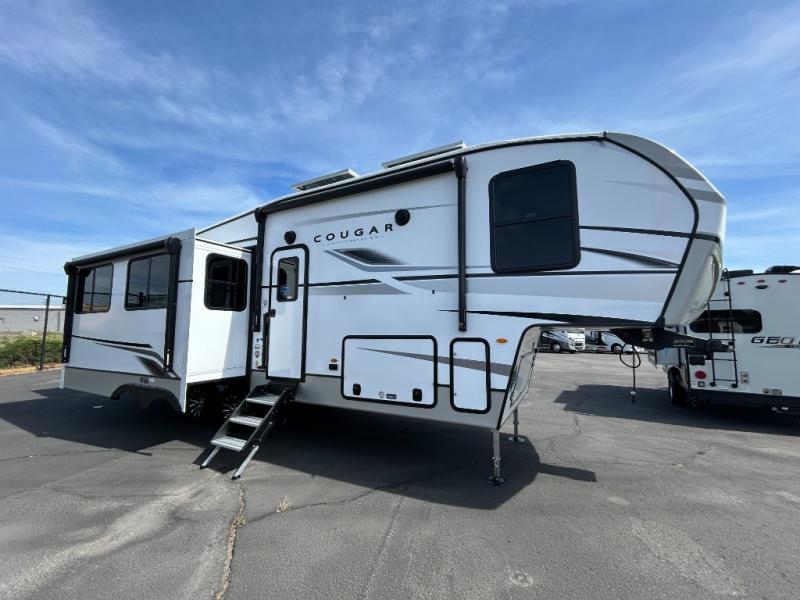 2025 Keystone Cougar Half-Ton (Fifth Wheel) 29RLI, $ 65,600