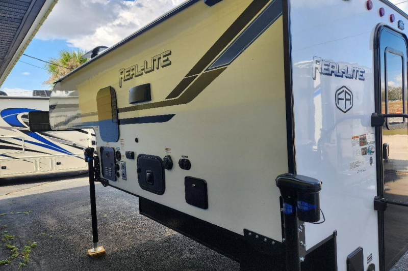 2025 Palomino Real-Lite Truck Campers SS-1608, $ 27,990