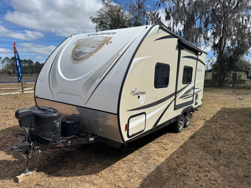 2017 Coachmen Freedom Exp Ultra Lite, $ 9,900