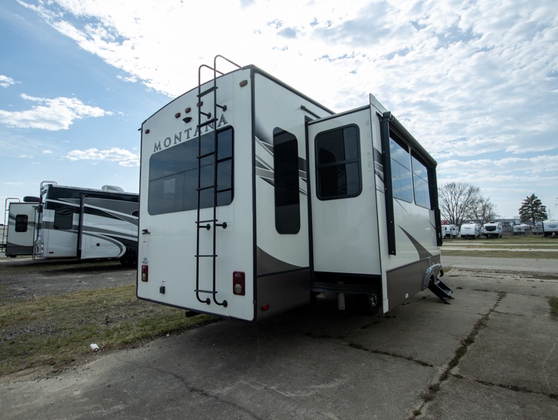 2020 Keystone Montana 3121RL, $ 0