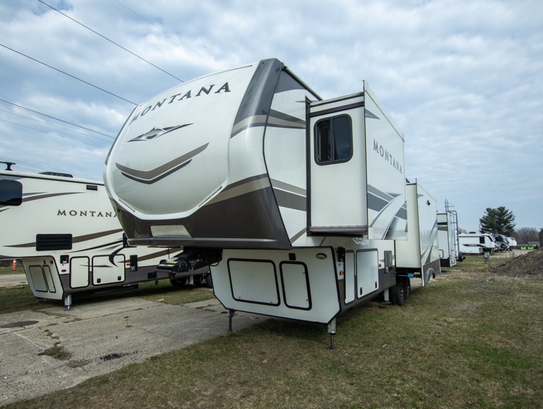 2020 Keystone Montana 3121RL, $ 0