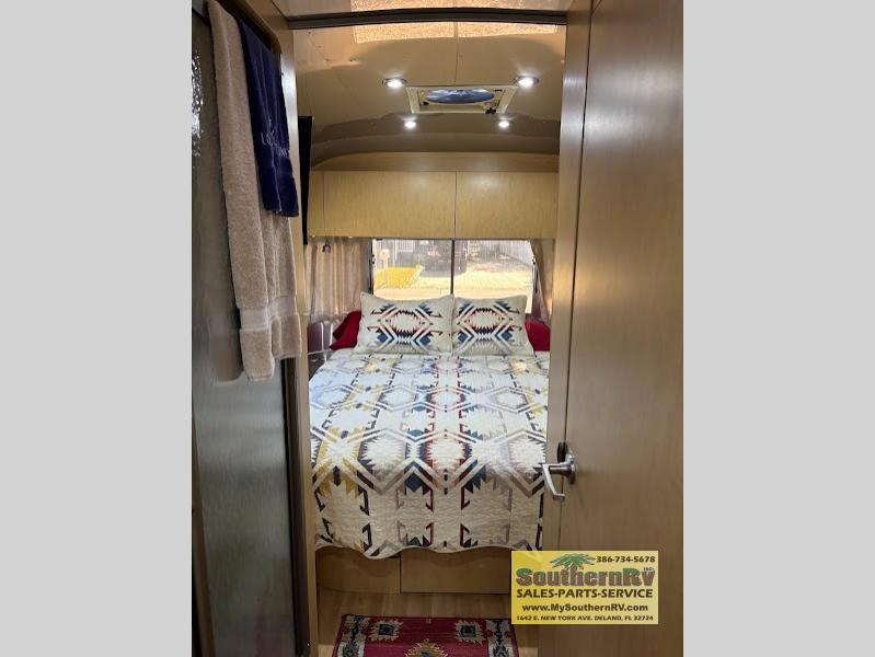 2010 Airstream Flying Cloud 27FB, $ 0