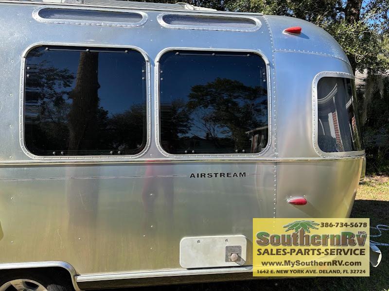 2010 Airstream Flying Cloud 27FB, $ 0