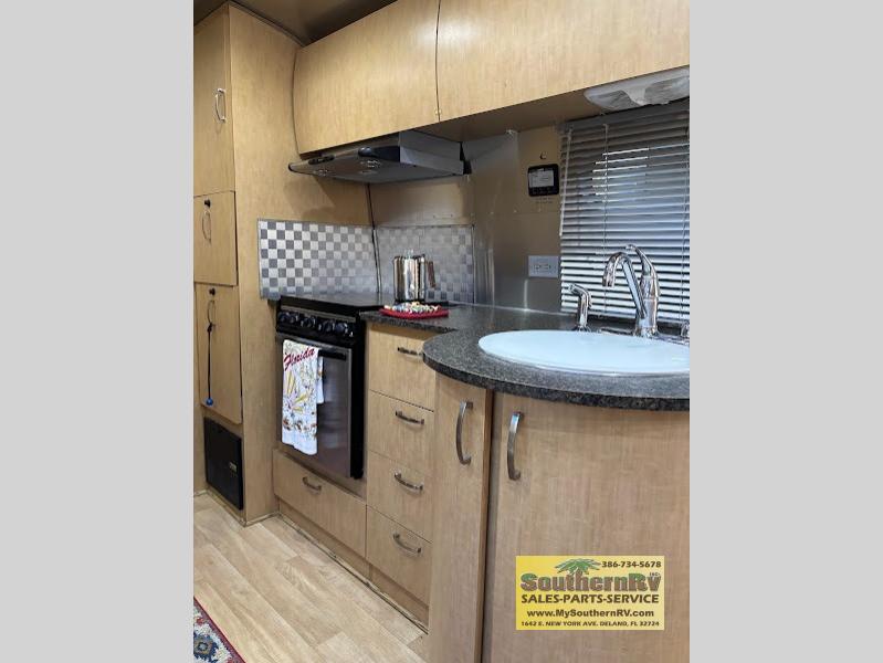 2010 Airstream Flying Cloud 27FB, $ 0