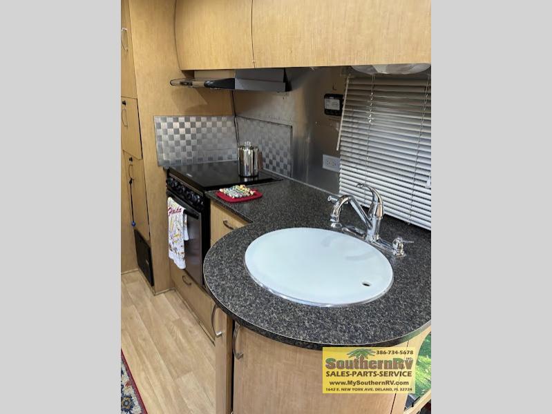 2010 Airstream Flying Cloud 27FB, $ 0